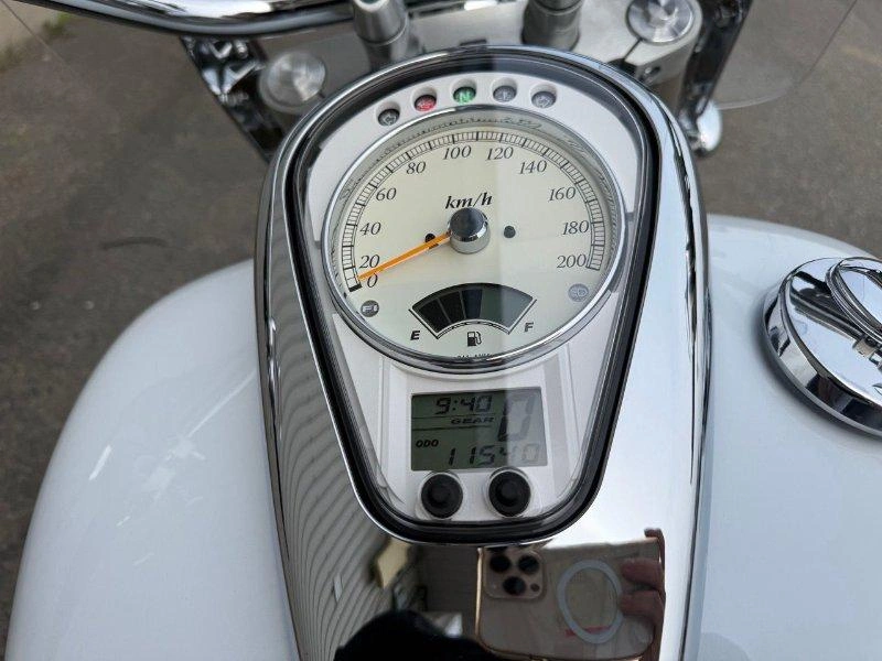 2022 Suzuki Boulevard 800 alt