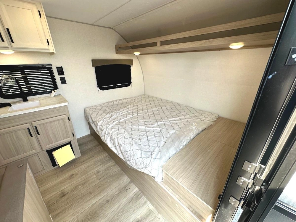 2027 Coachmen Clipper 18bh alt