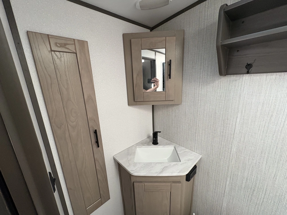 2021 Cruiser Rv Shadow Crusier 193 Mbs alt