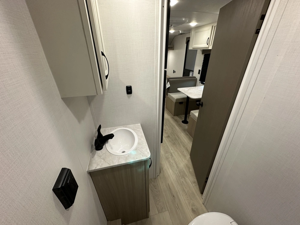 2027 Coachmen Clipper 18bh alt