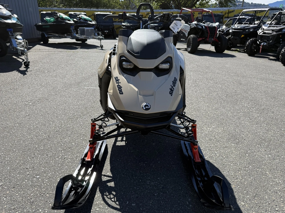 2027 Ski-doo Summit Adrenaline 165 850 E-tec Powdermax X-light Flexedge 3.0' Shot alt