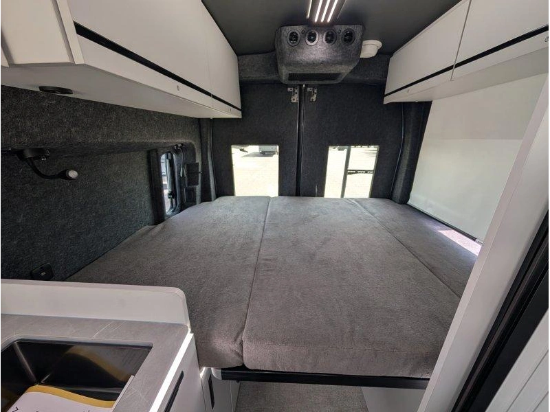 Grand Design Lineage Lvt1 2027 alt