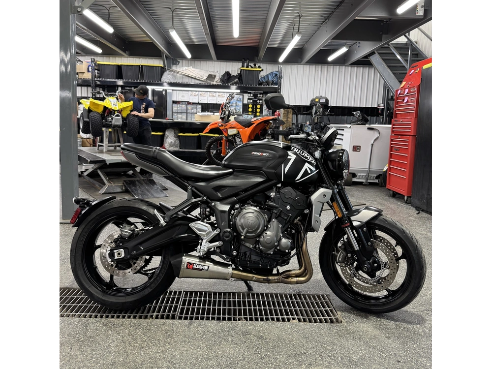 2022 Triumph Trident 660 alt