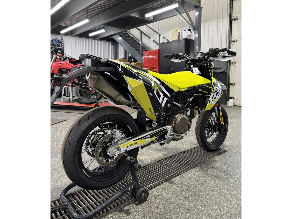 2026 Husqvarna 701 Supermoto alt