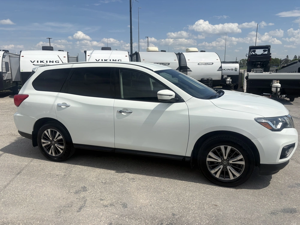 2017 Nissan Pathfinder alt