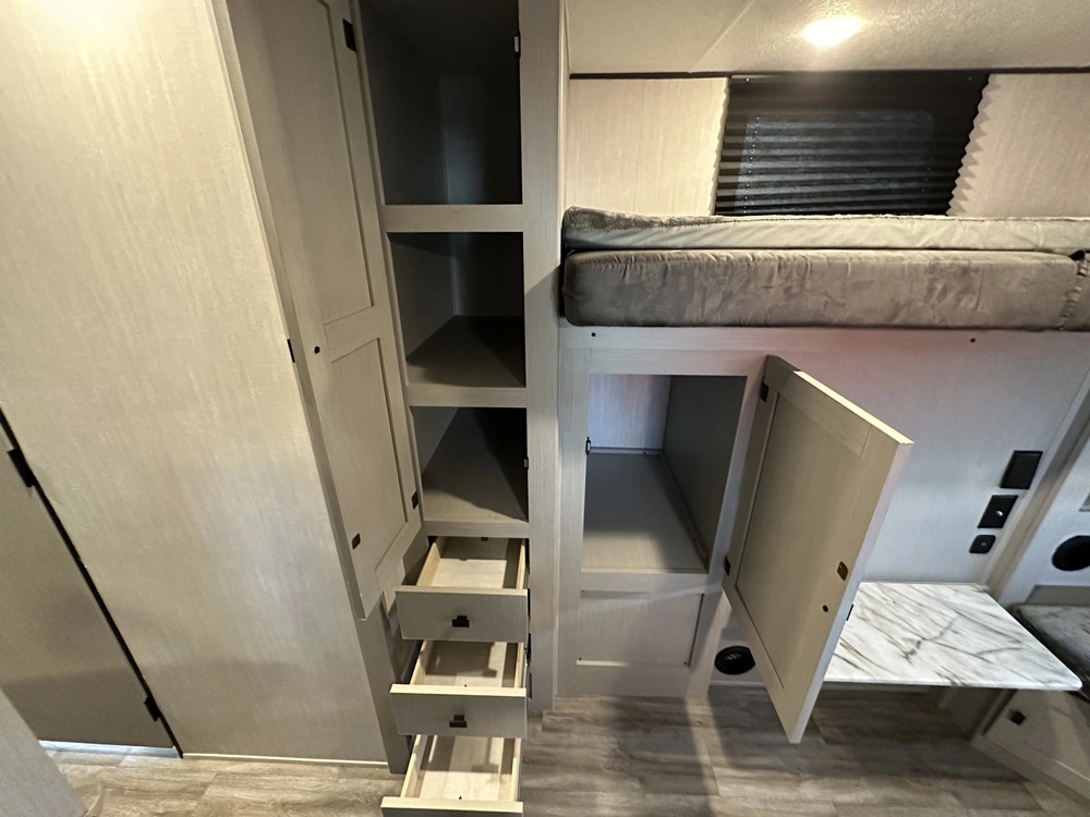 2024 Coachmen Apex 300bhs alt