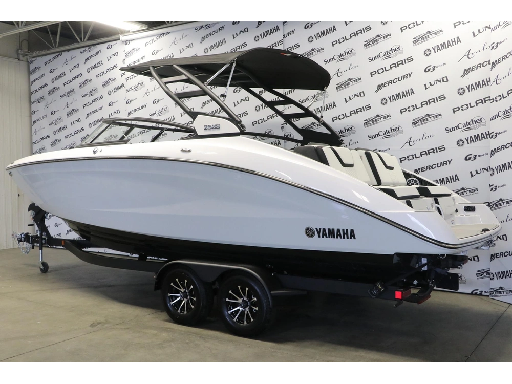 Yamaha 252s 2026 alt