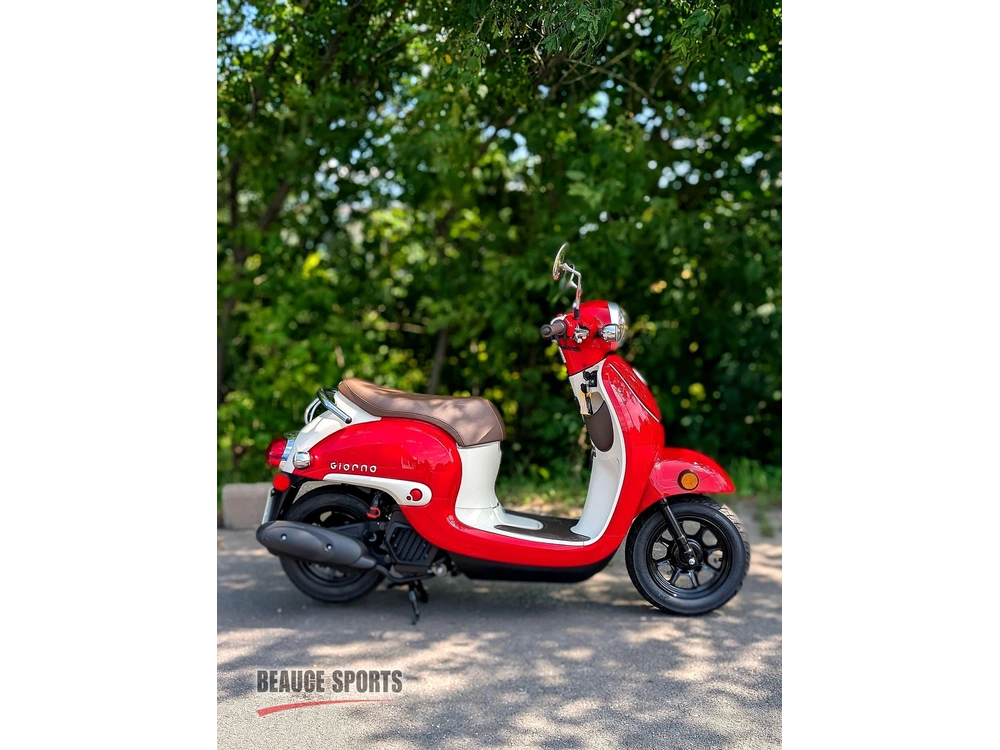 Honda Giorno Ncw50s | Scooter Vespa ?!?! | 🌆 Concurrents Directs : Yamaha Zuma 50, Vespa Primavera & Aprilia Sr50 🌆 2025 alt