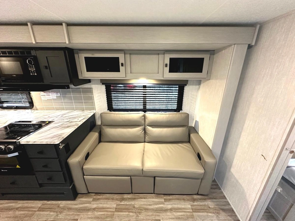 2024 Coachmen Apex 300bhs alt