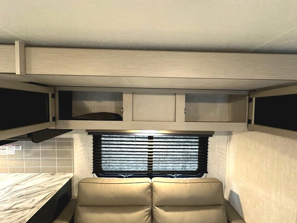2024 Coachmen Apex 300bhs alt