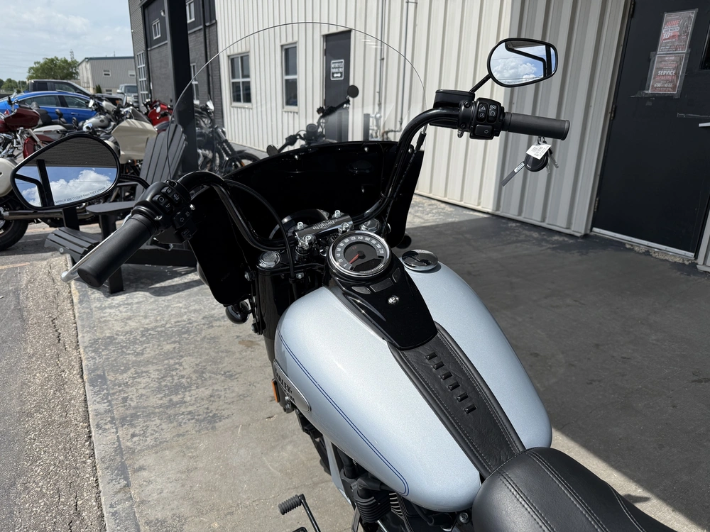 2024 Harley-davidson Flhcs - Heritage Classic *new Bike. Clearance Price.* alt