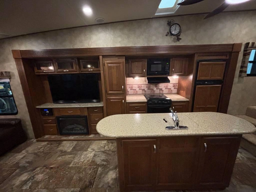 Crossroads Cruiser 333rl 2015 alt