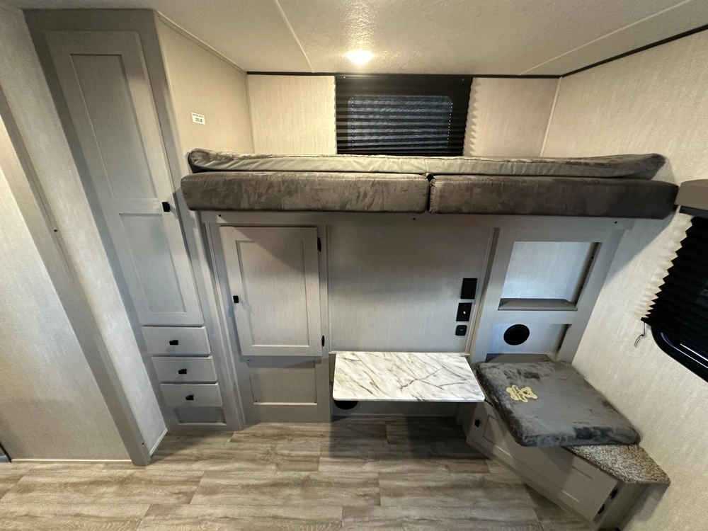 2024 Coachmen Apex 300bhs alt