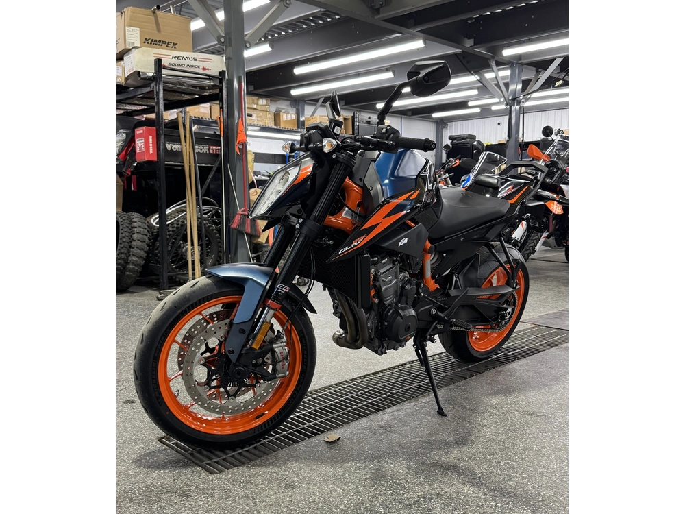 Ktm Duke 890 R 2023 alt
