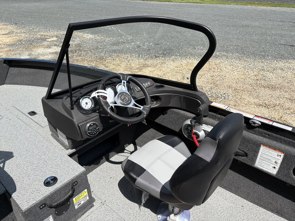 2025 Crestliner 1750 Hawk Wt Jumpseat - Black Metallic alt