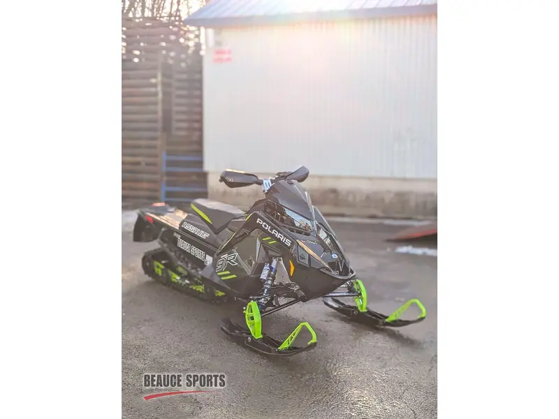 Polaris SNO-26 9R SB ASSAULT 146 SWITCHBACK 900CC DÉMO AVEC CLOUS 2026
