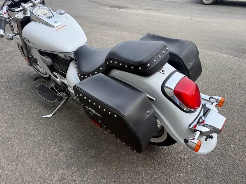 2022 Suzuki Boulevard 800 alt