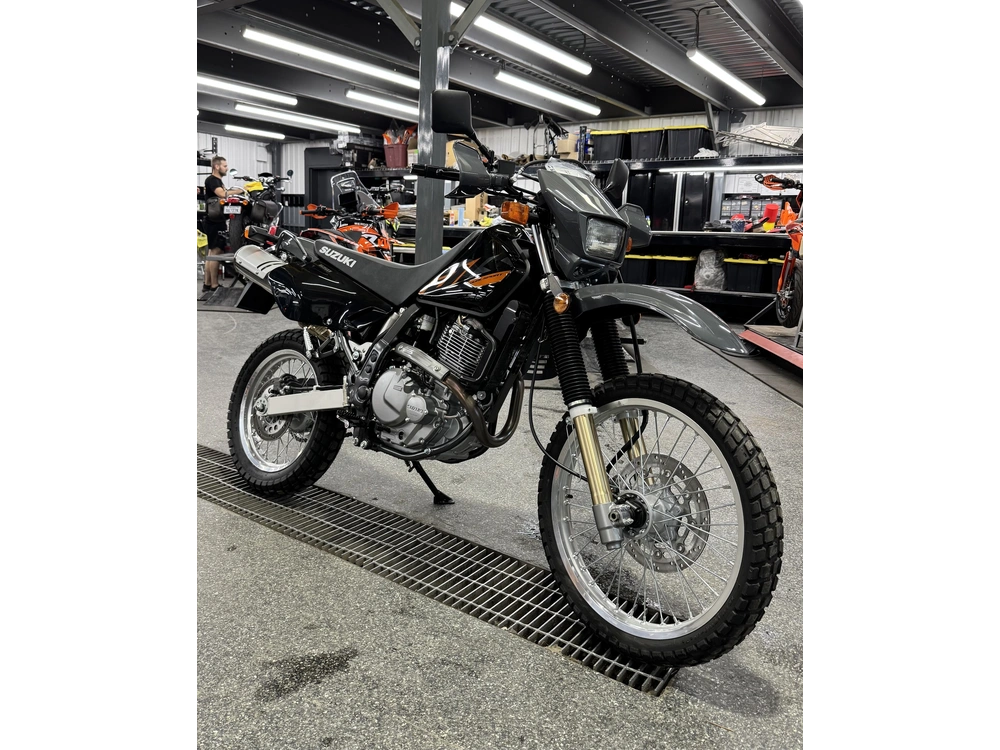 2026 Suzuki Dr650sem6 alt