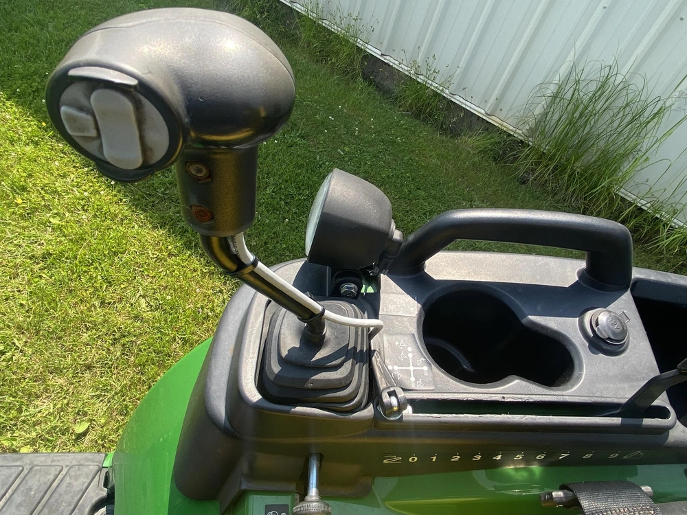 2020 John Deere 2025r alt