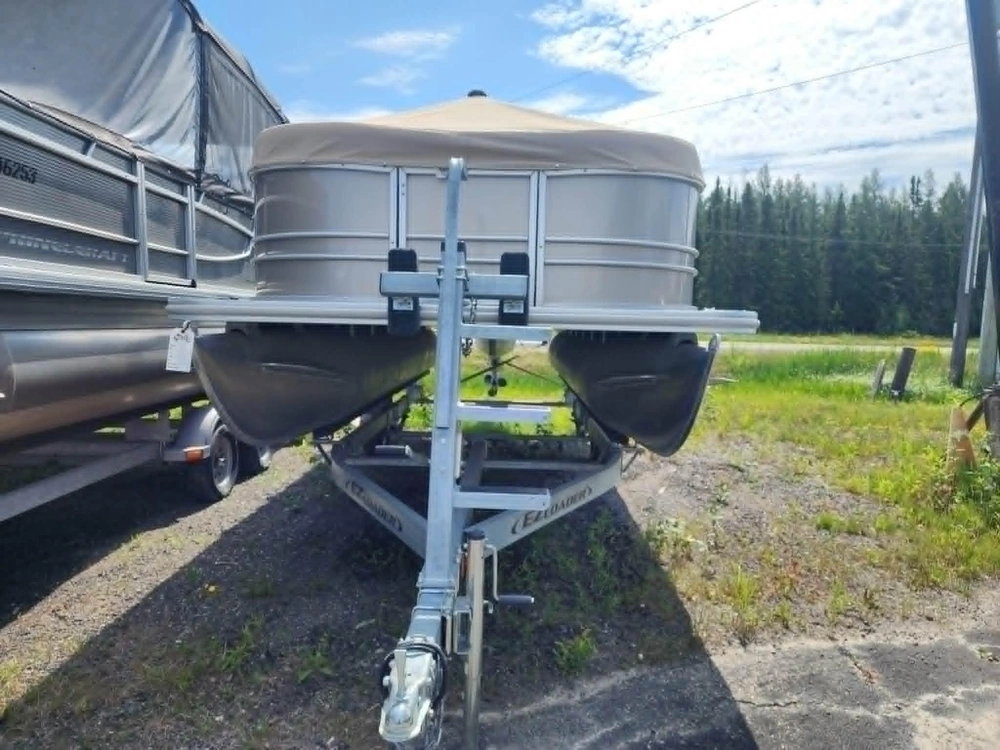 2023 Sylvan 820 Lz W/change Room alt