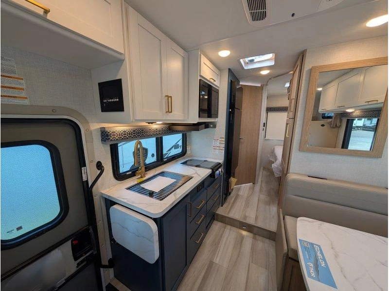 Thor Motor Coach Echelon Lz22 2027 alt