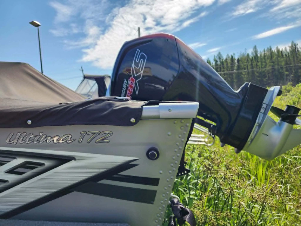 2023 Smoker-craft Ultima 172 alt