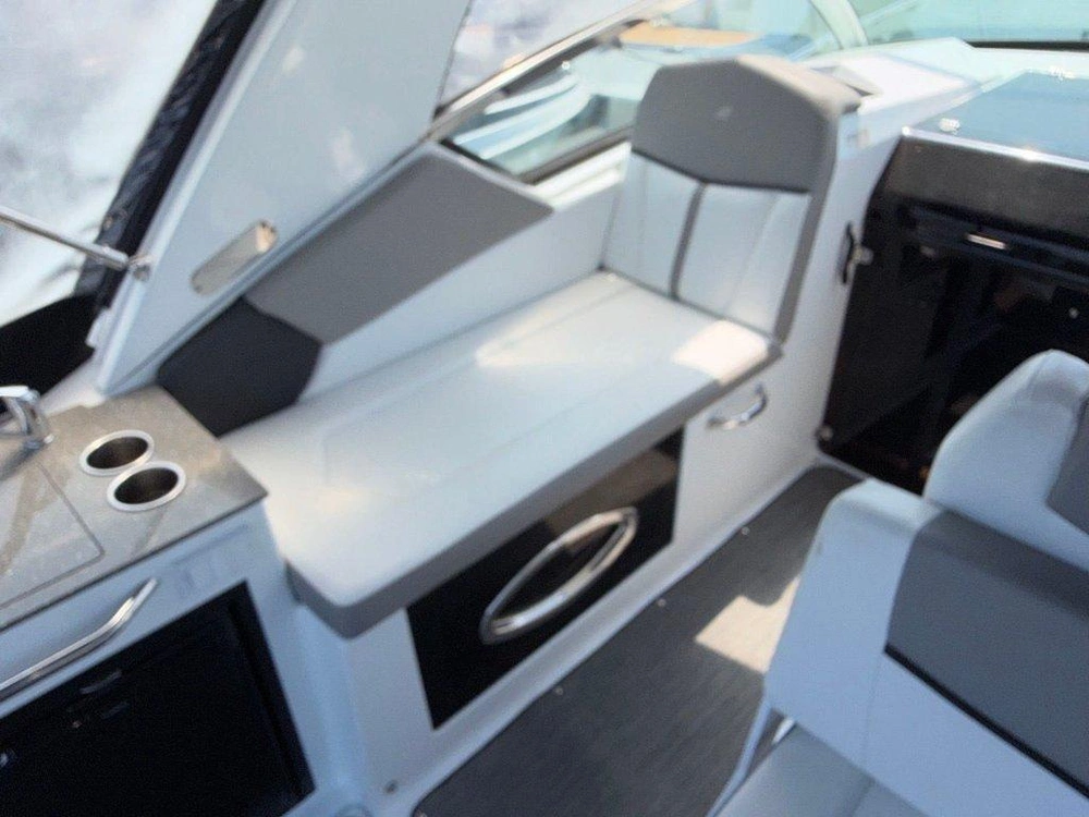 2021 Four Winns 275 Vista 6.2l/b3 alt