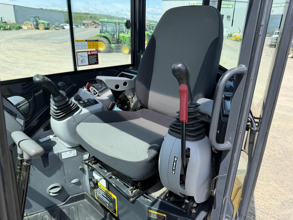 2022 John Deere 35g alt