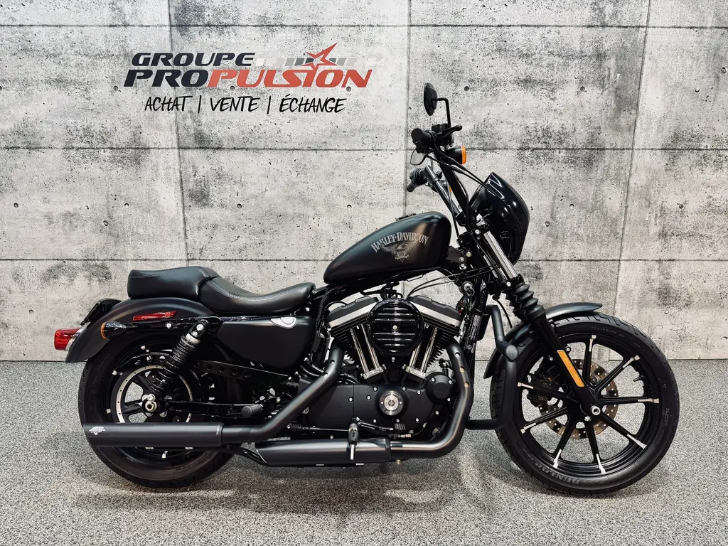Harley-Davidson 883 IRON | Vance & Hines 2018