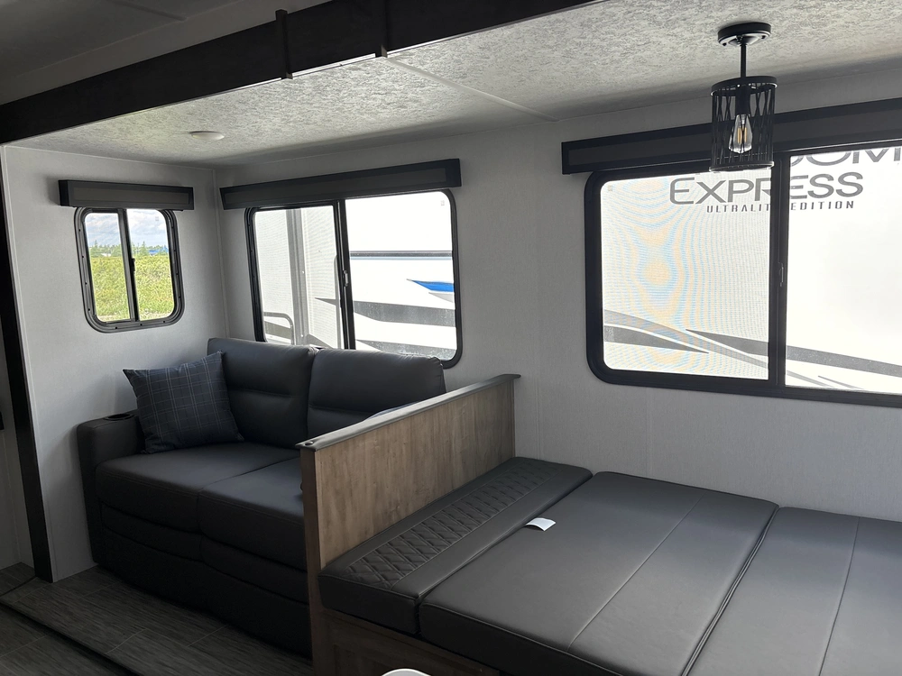 2024 Coachmen Fr. Express 288bhds alt