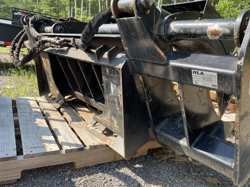 2022 John Deere 317g alt