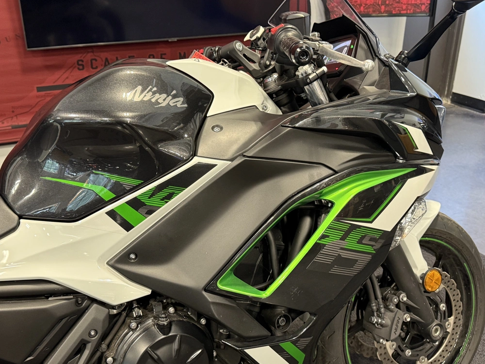2022 Kawasaki Ninja 650 alt
