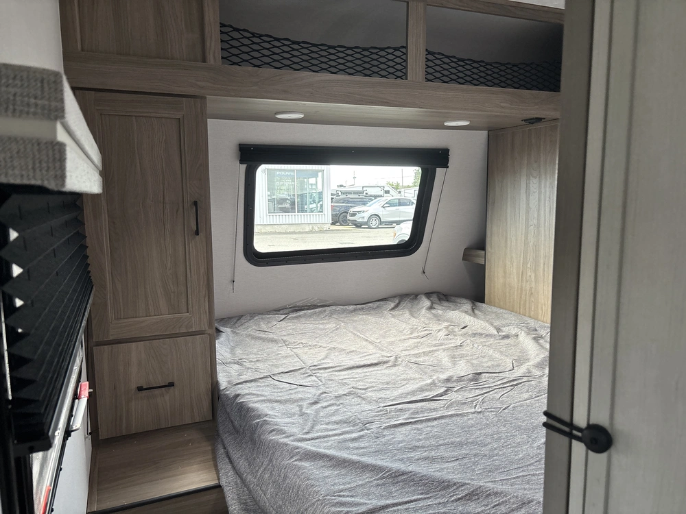 2025 Coachmen Fr. Express 31se alt