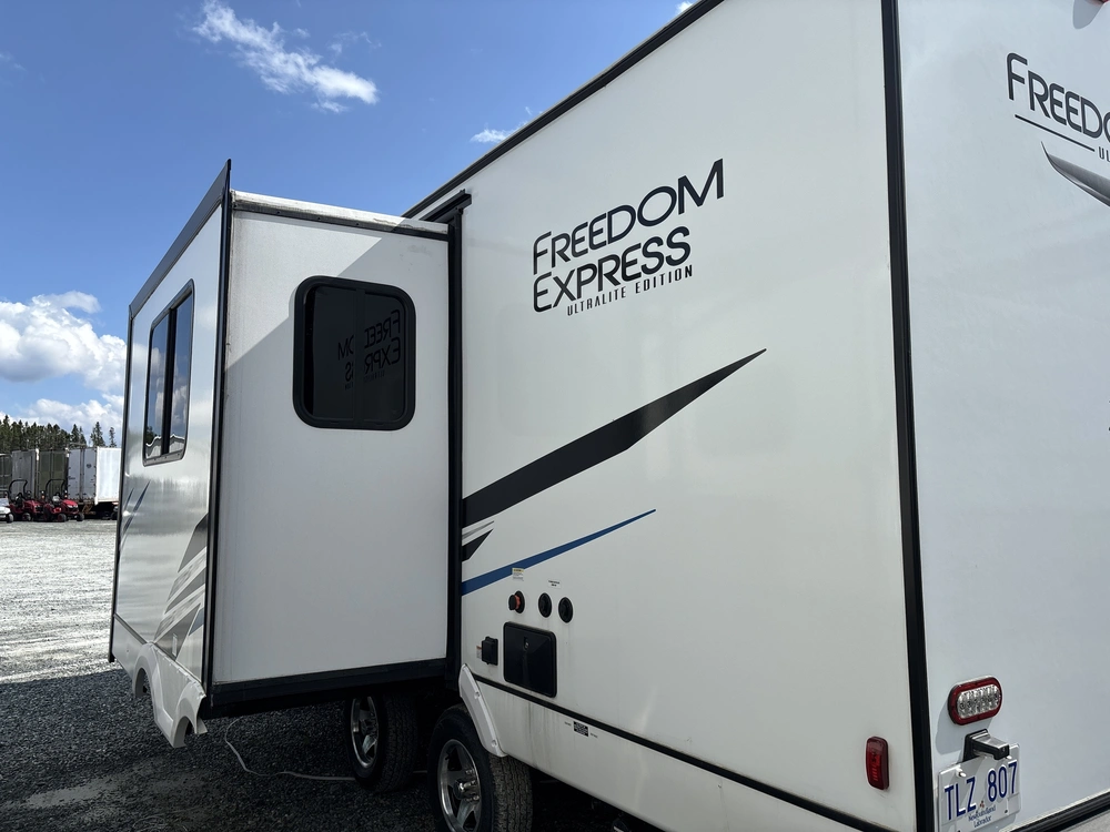 2022 Coachmen Fr. Express 238bhs alt
