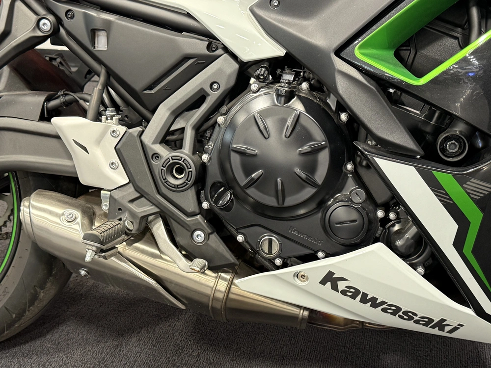 2022 Kawasaki Ninja 650 alt