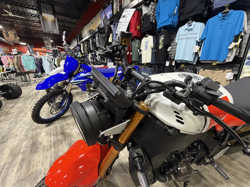 2026 Yamaha Xsr900 White alt