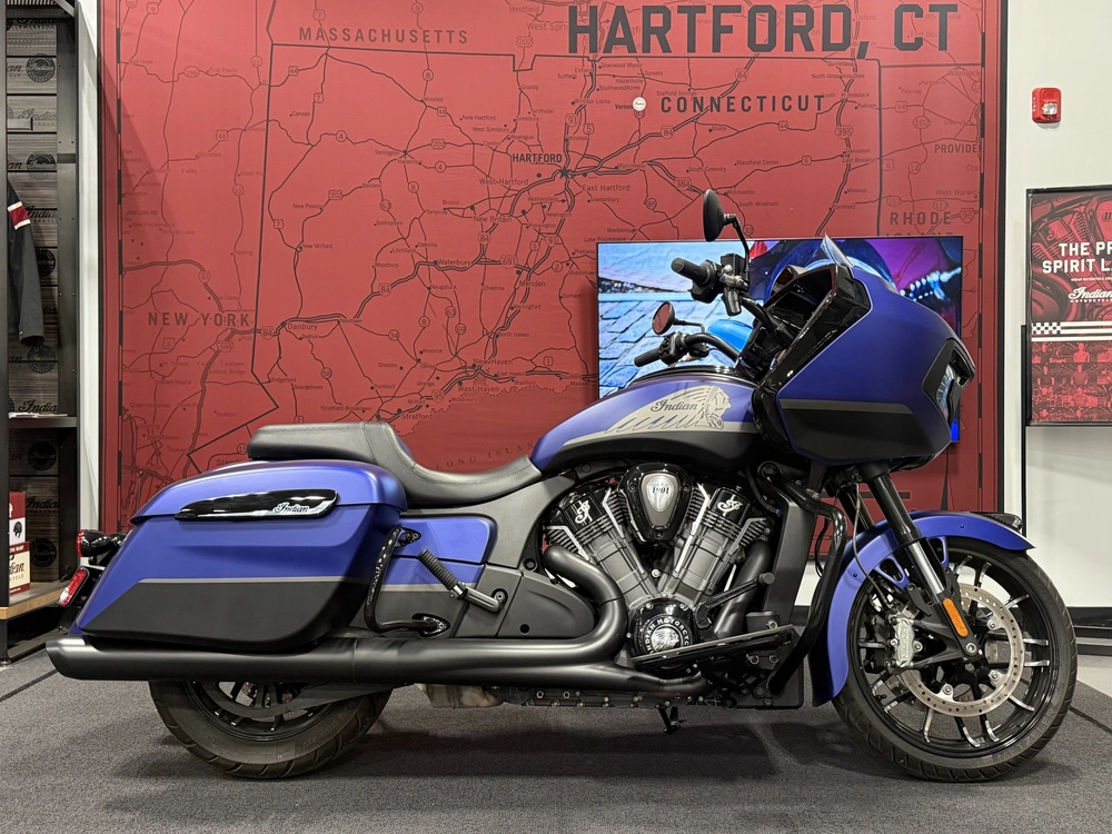 2024 Indian Motorcycle Challenger Dark Horse alt