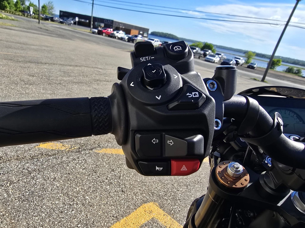 2025 Yamaha Xsr900 alt