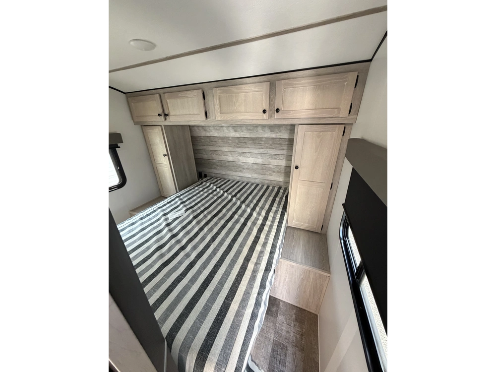 2024 Riverside Rv Intrepid 240bhs alt