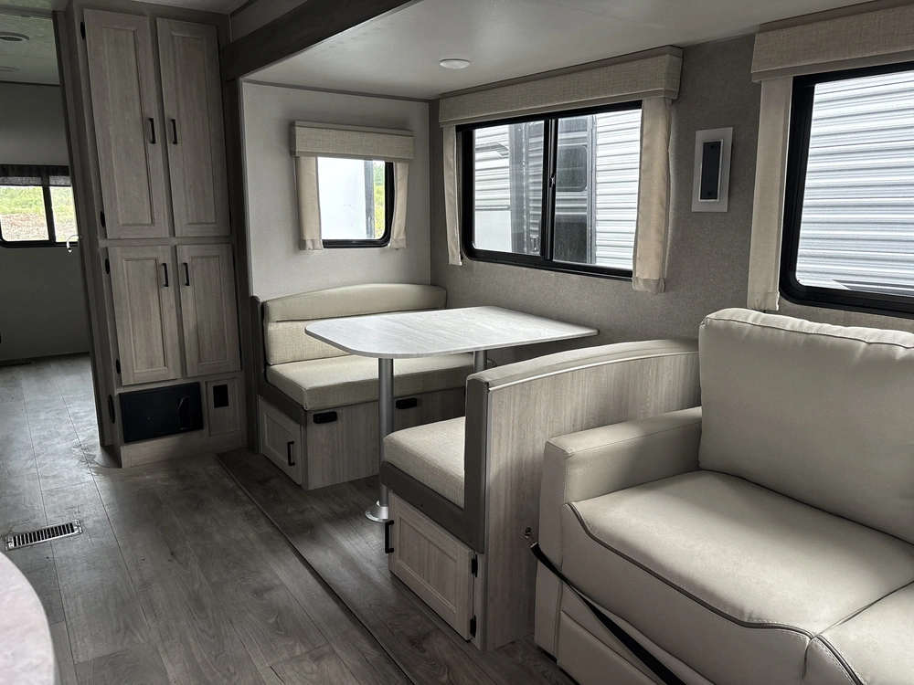 2025 Coachmen Catalina 343bhtsle alt