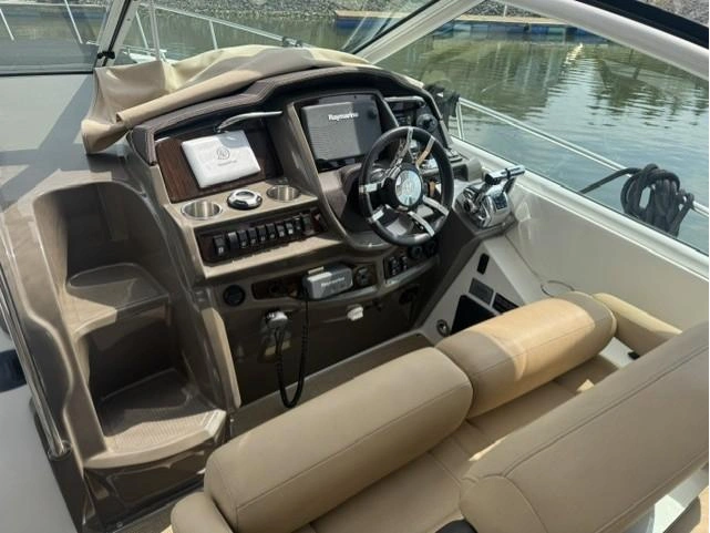 Cruisers Yachts 380 Express 2013 alt