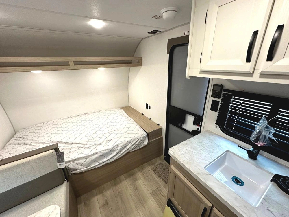 2027 Coachmen Clipper 17bh alt