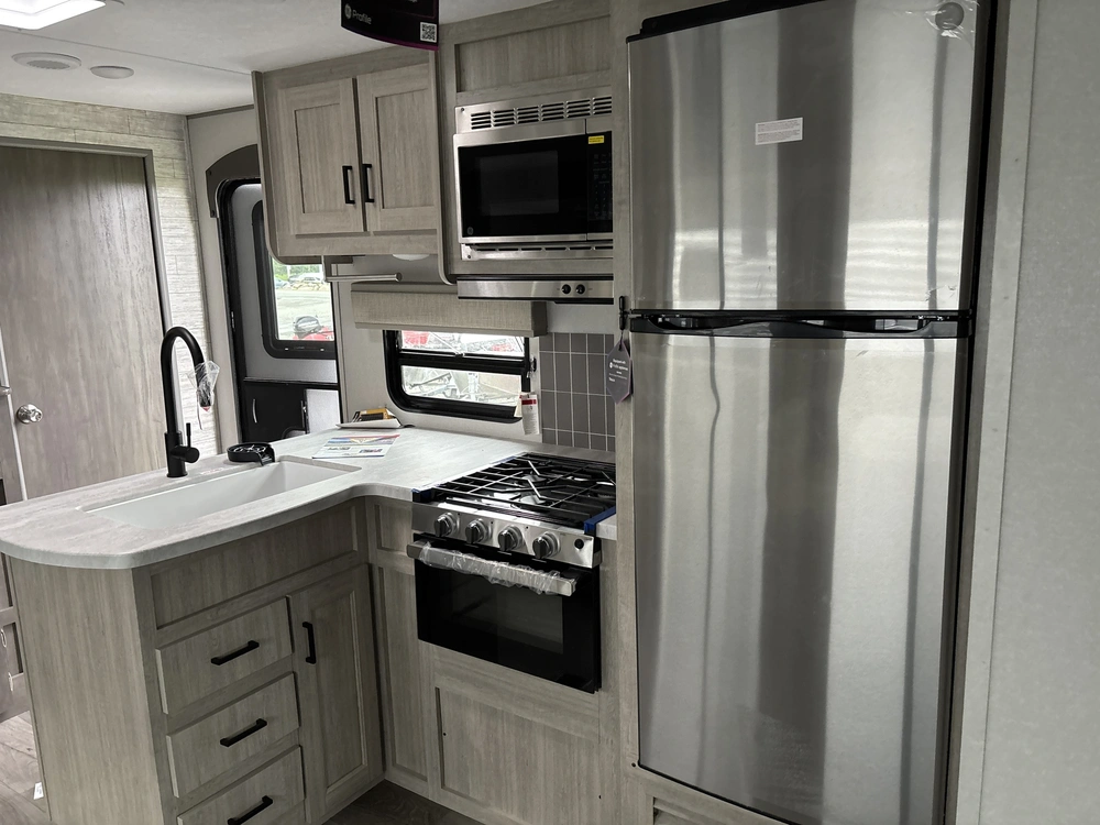 2025 Coachmen Catalina 343bhtsle alt
