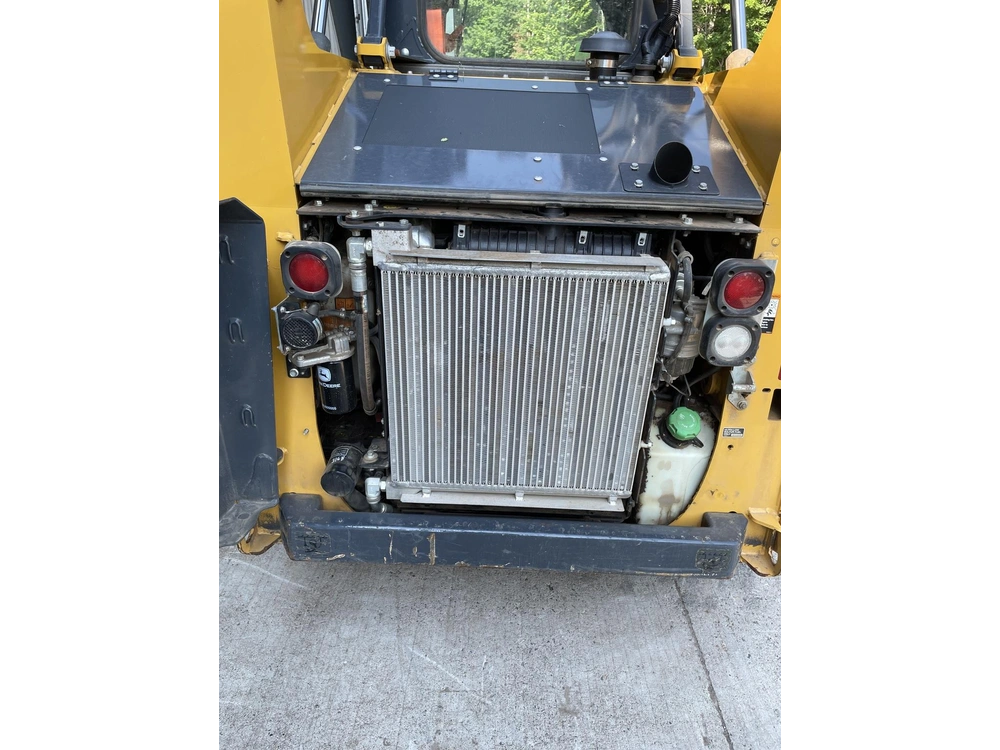 2022 John Deere 317g alt