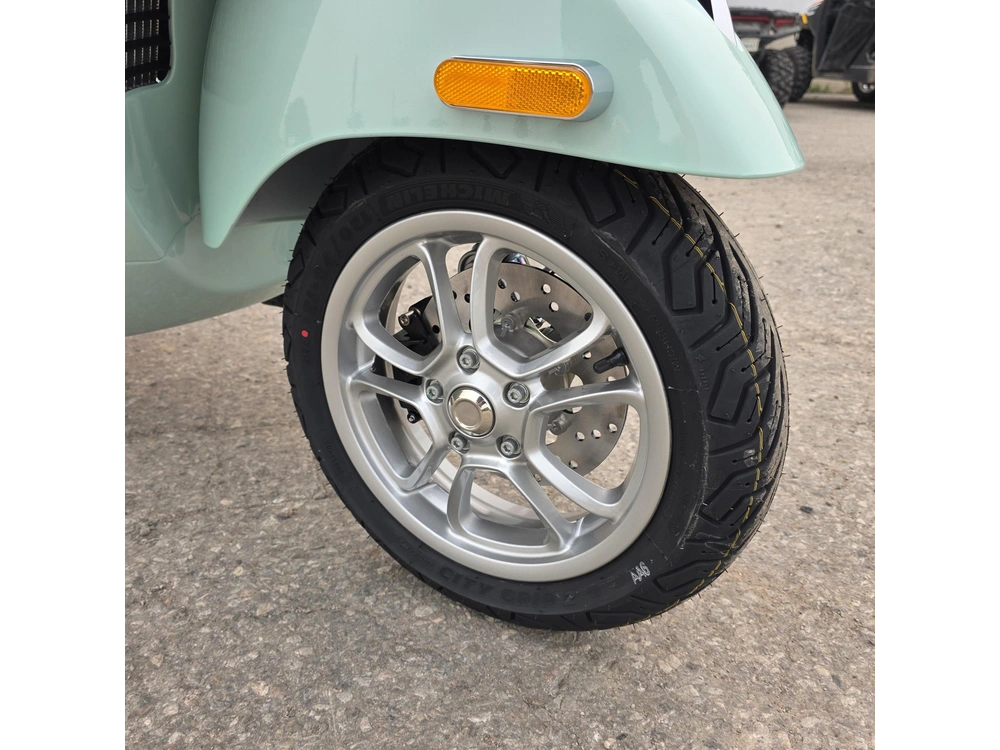 2026 Vespa Gts 310 alt