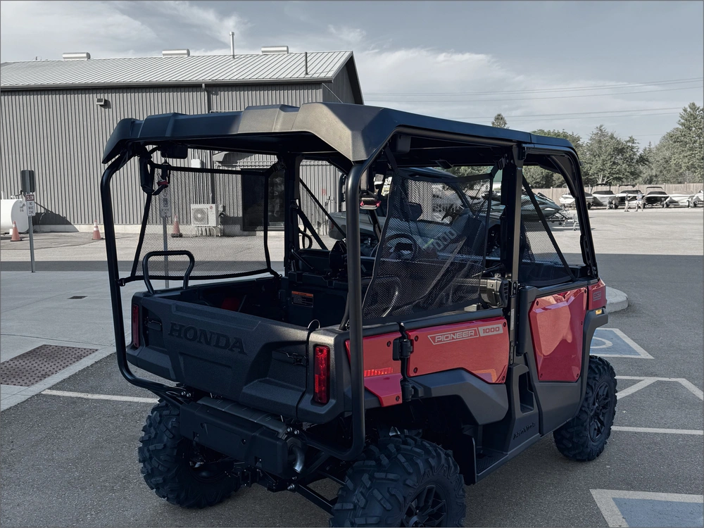 2026 Honda Pioneer 1000-5p Dlx alt