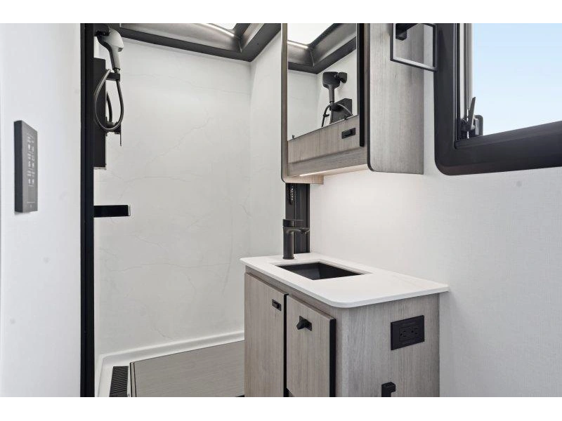 Grand Design Lineage 31zw 2027 alt