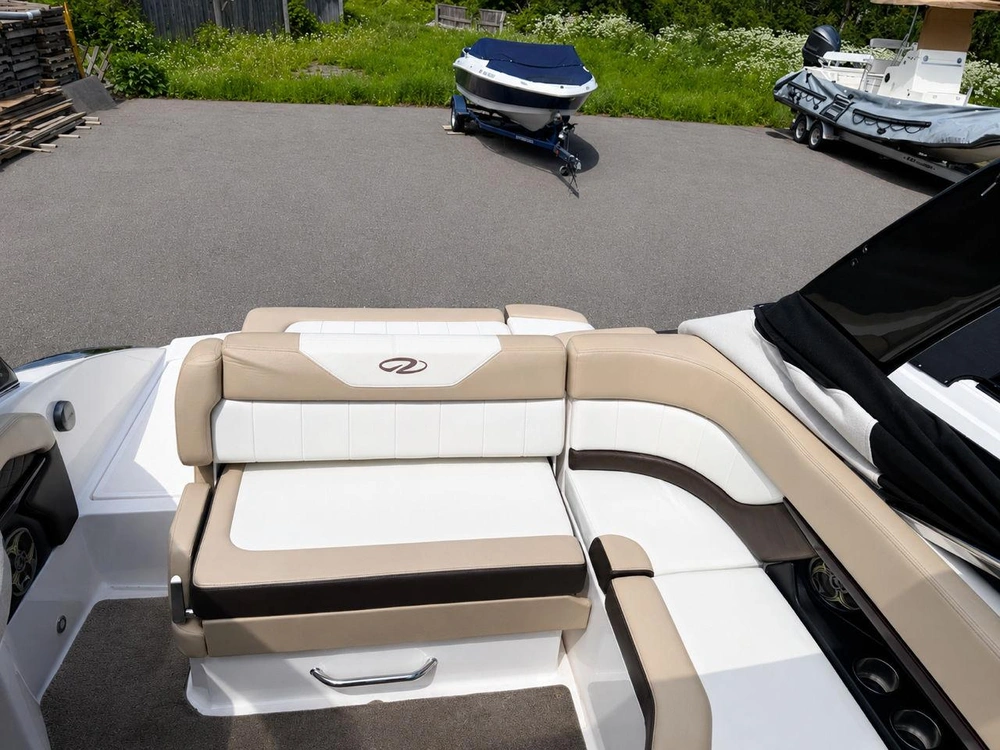 Regal Fastdeck 24 2012 alt