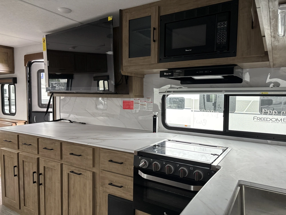 2024 Coachmen Fr. Express 298fds alt