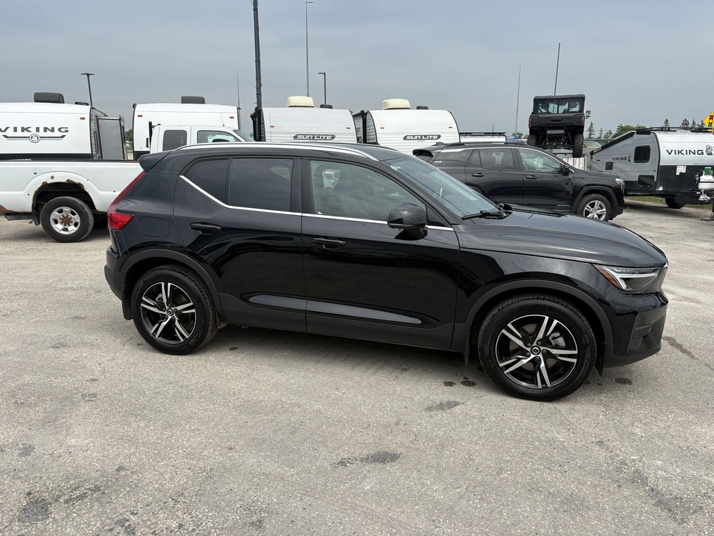 2025 Volvo Xc40 B5 alt